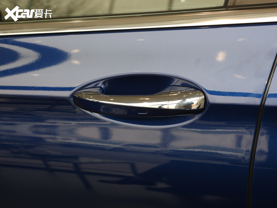 2021YE Ŀ E 300 L r\