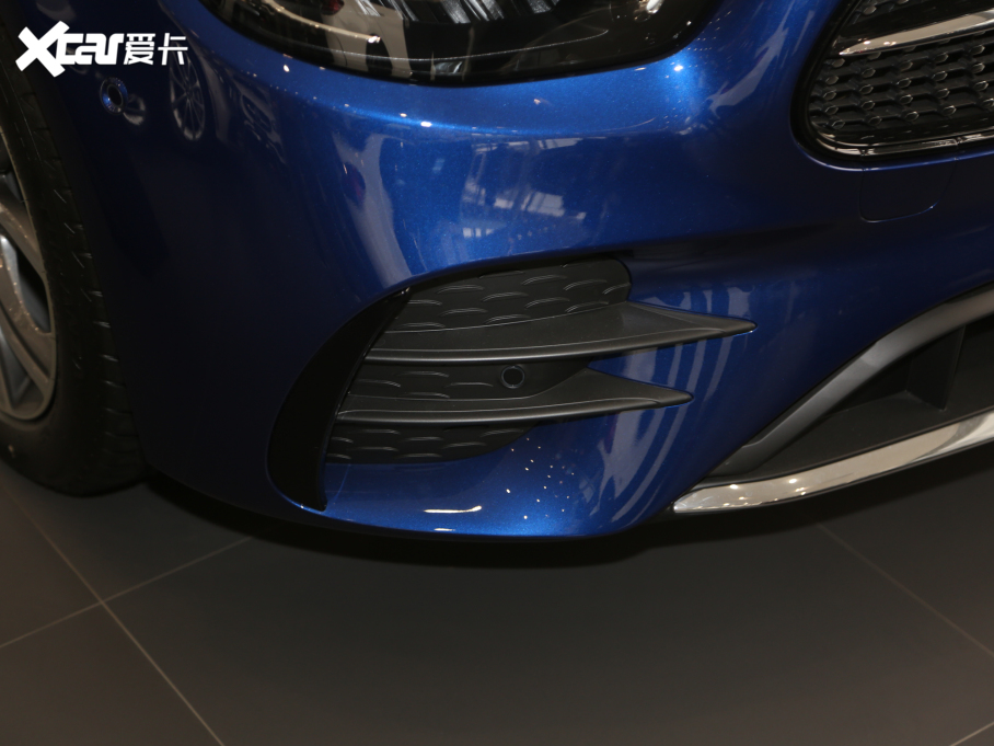 2021YE Ŀ E 300 L r\