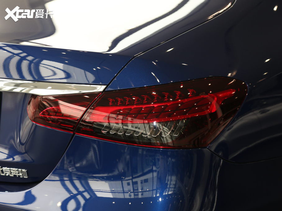 2021YE Ŀ E 300 L r\