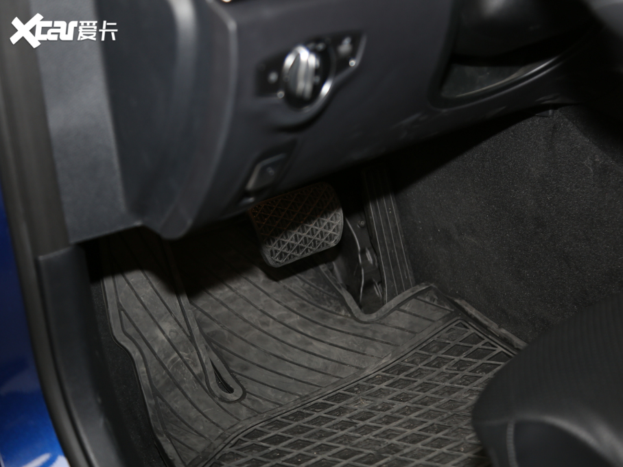 2021YE Ŀ E 300 L r\