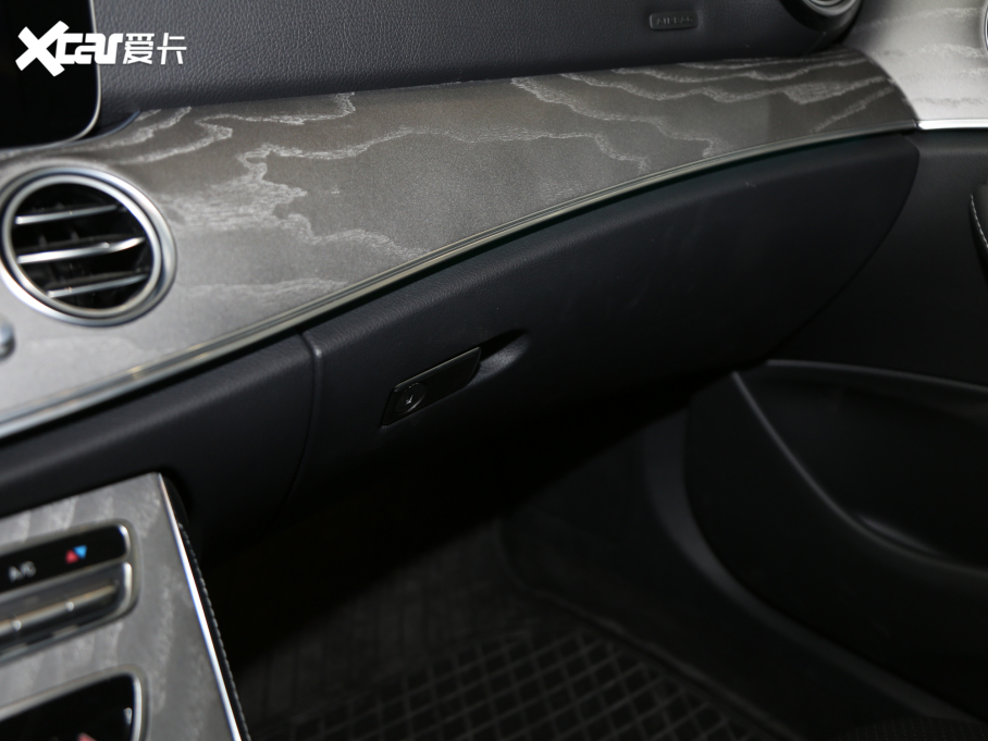 2021YE Ŀ E 300 L r\