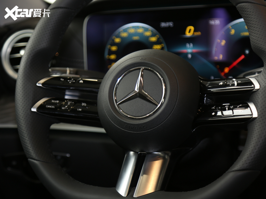 2021YE Ŀ E 300 L r\