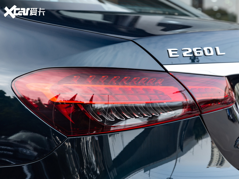 2021YE Ŀ E 260 L \