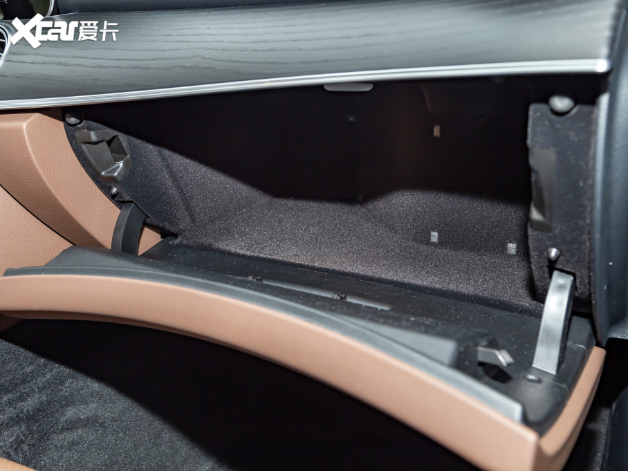 2021YE Ŀ E 260 L \