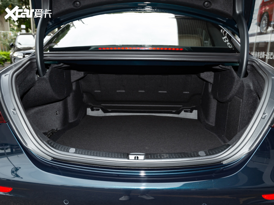 2021YE Ŀ E 260 L \