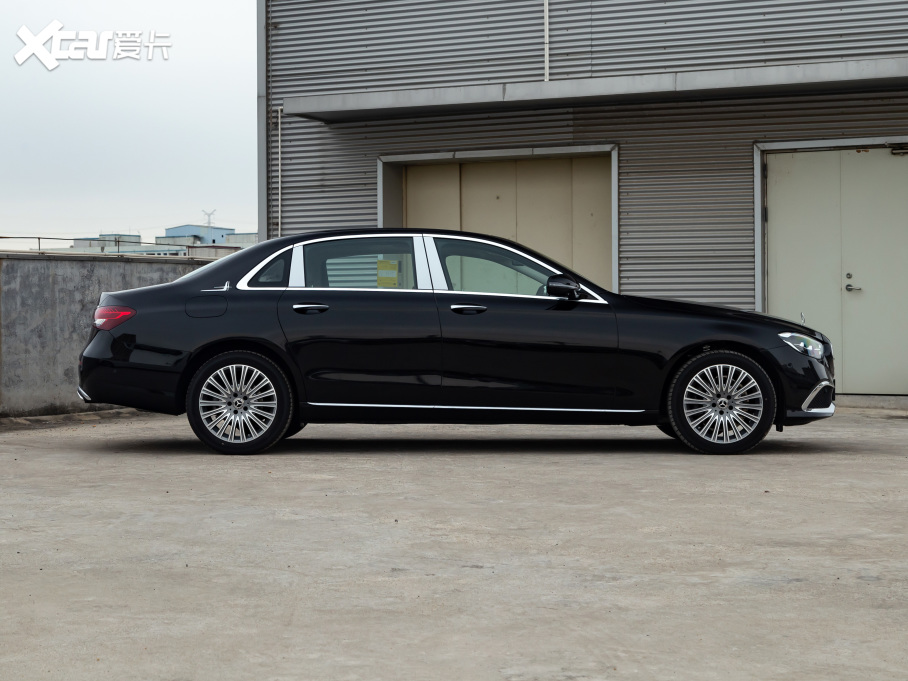 2021YE Ŀ E 300 L r