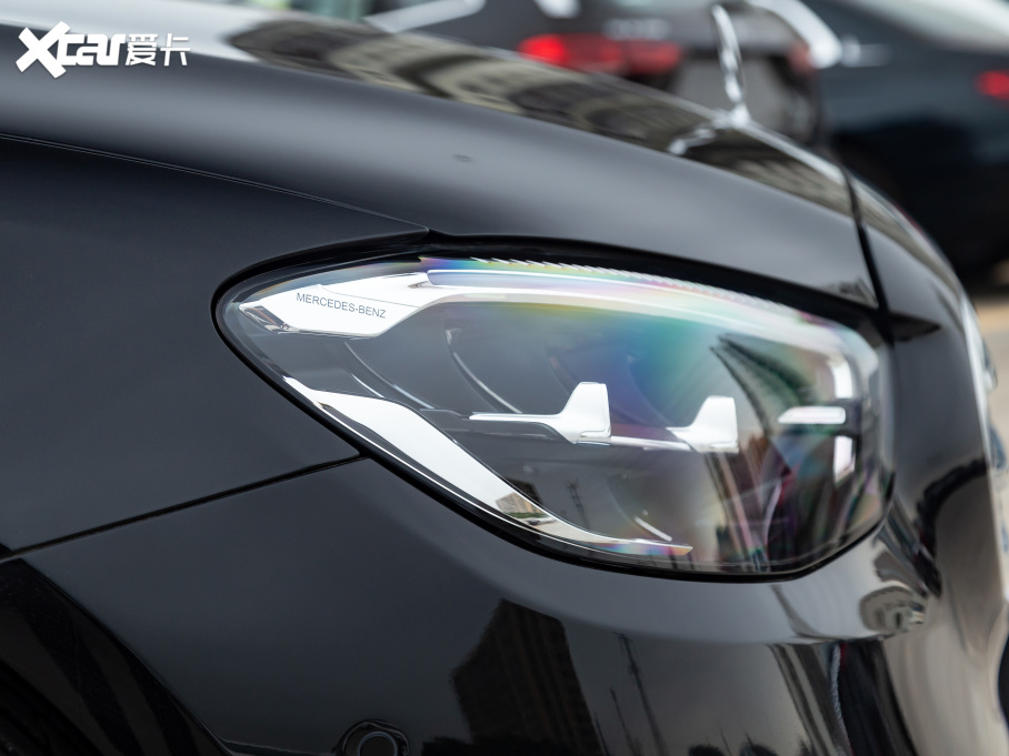 2021YE Ŀ E 300 L r