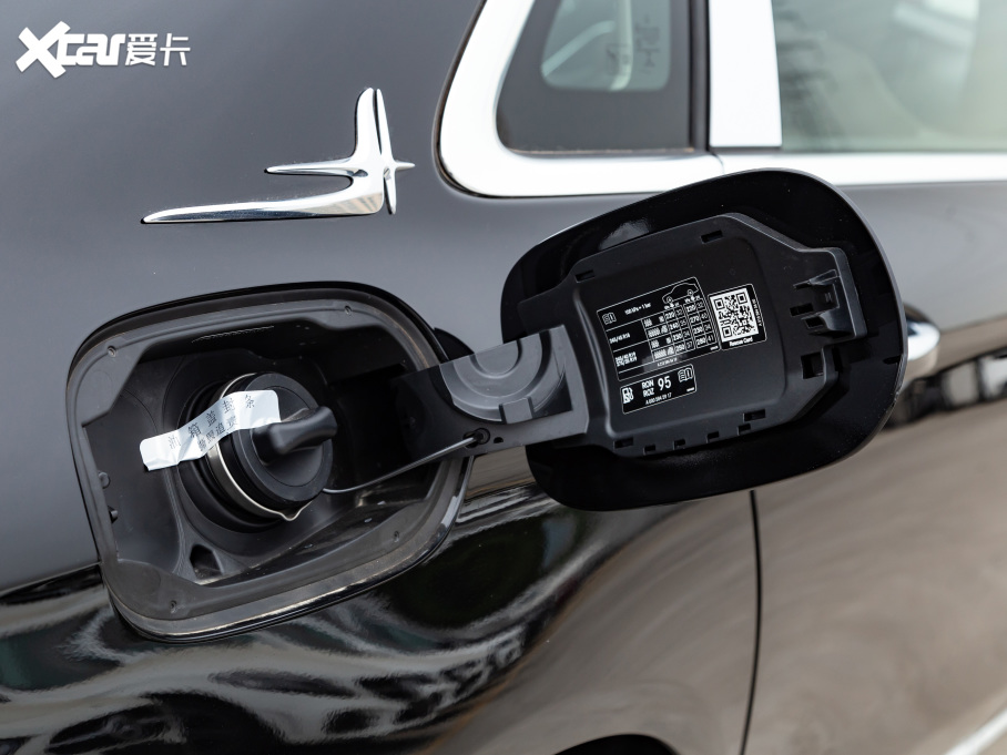 2021YE Ŀ E 300 L r