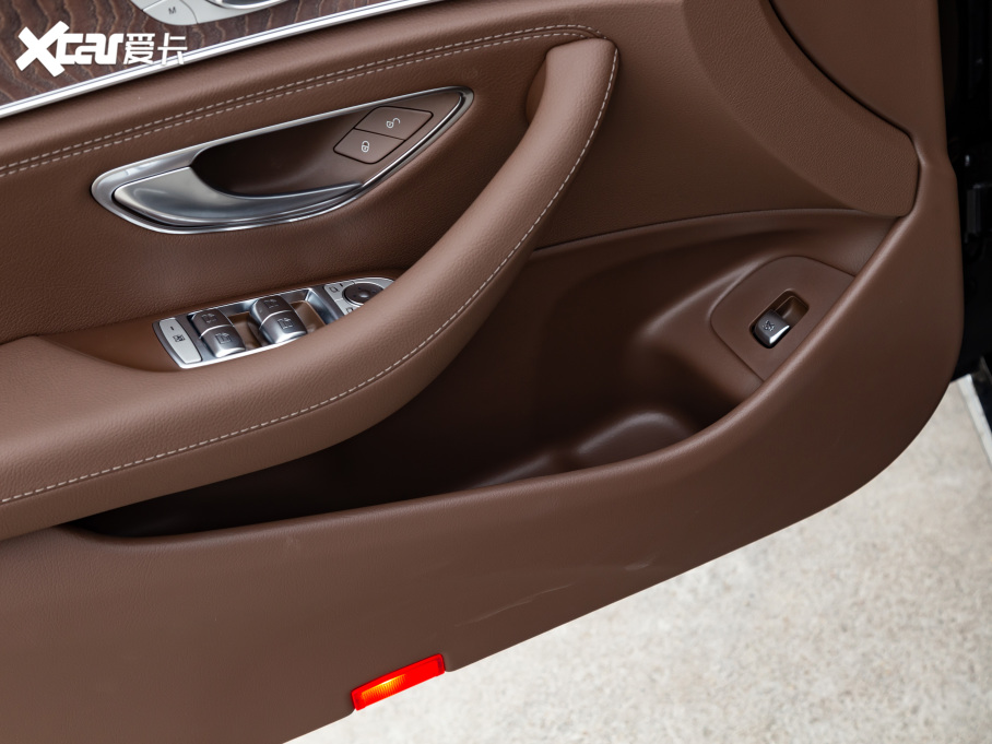 2021YE Ŀ E 300 L r