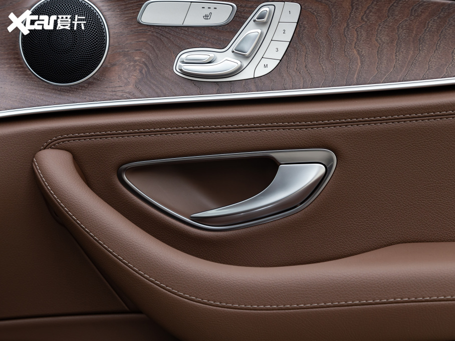 2021YE Ŀ E 300 L r