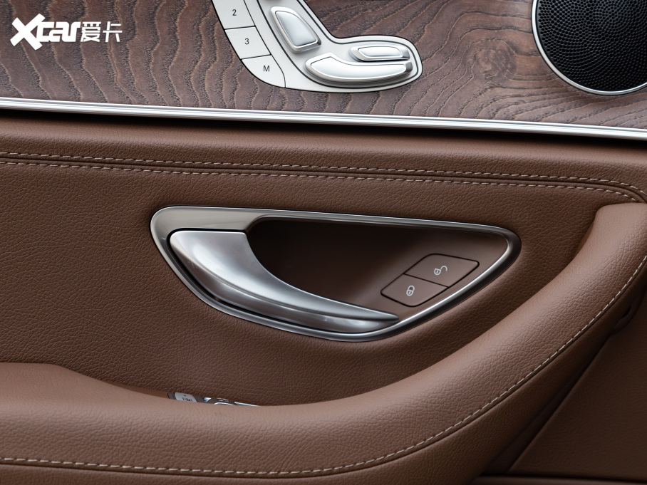 2021YE Ŀ E 300 L r