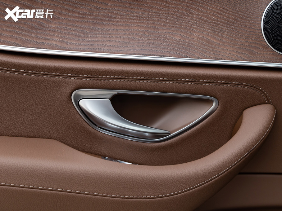 2021YE Ŀ E 300 L r