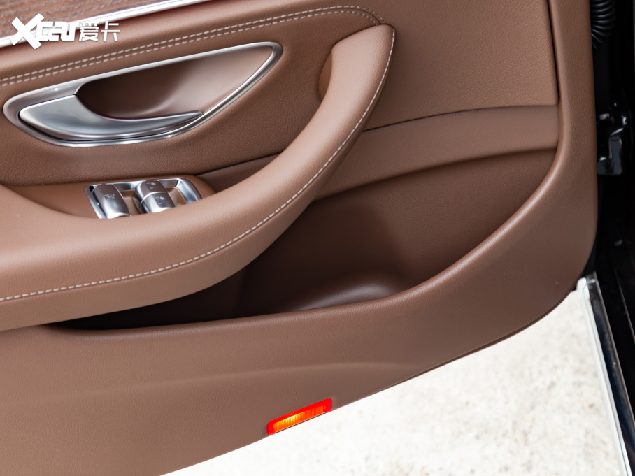 2021YE Ŀ E 300 L r