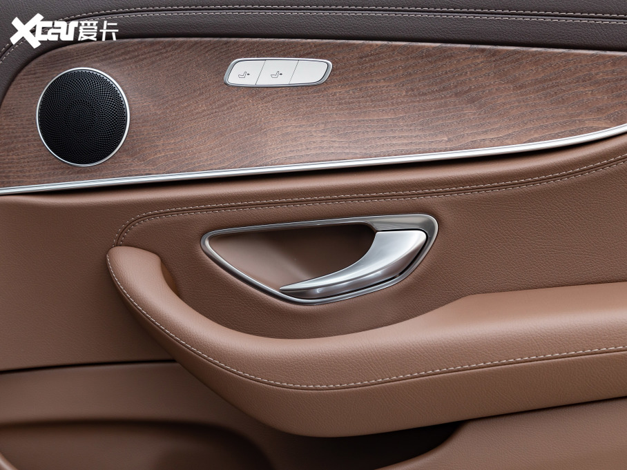 2021YE Ŀ E 300 L r