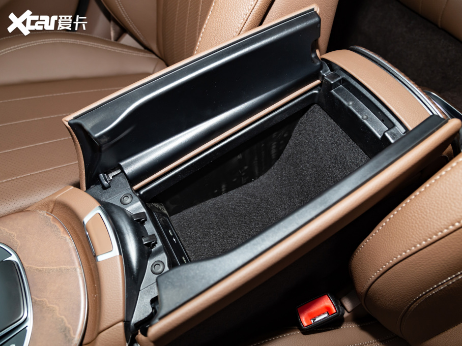 2021YE Ŀ E 300 L r