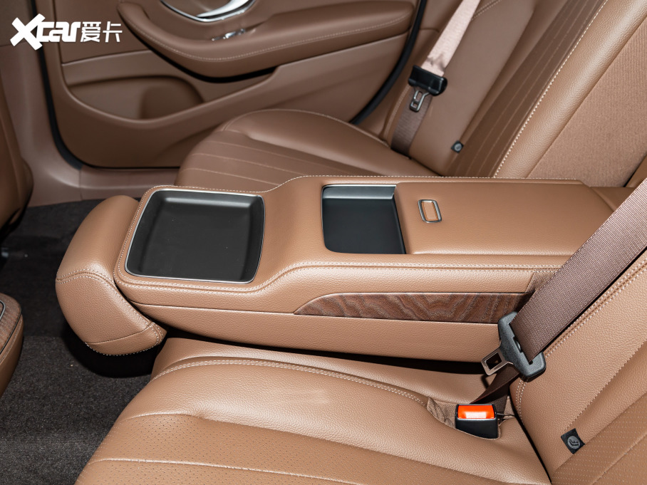 2021YE Ŀ E 300 L r