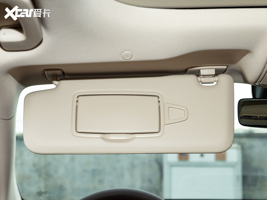 2021YE Ŀ E 300 L r