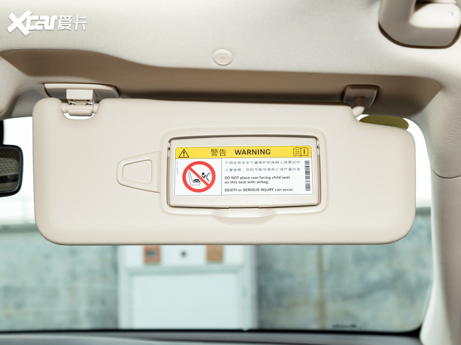 2021YE Ŀ E 300 L r