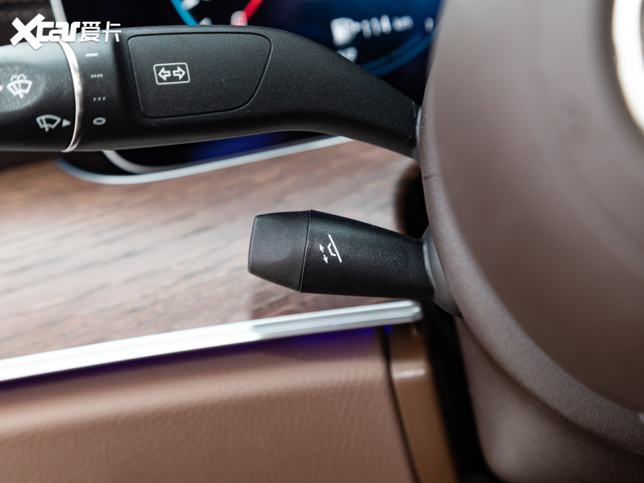 2021YE Ŀ E 300 L r