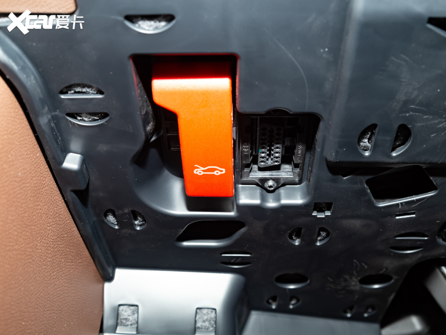 2021YE Ŀ E 300 L r