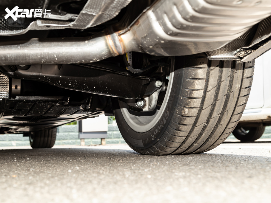 2021YE Ŀ E 300 L A