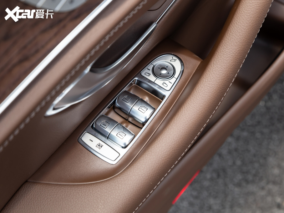 2021YE Ŀ E 300 L A