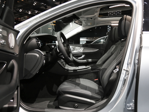 2021款E 350 L 4MATIC 运动型 前排空间