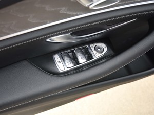 2021款E 260 L 运动型 主驾车窗控制区	