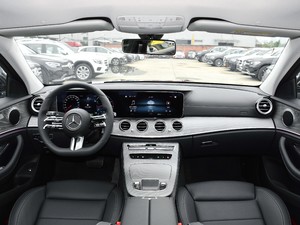 2021款E 260 L 运动型 内饰全景