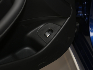 2021Ŀ E 300 L r\ п؅^