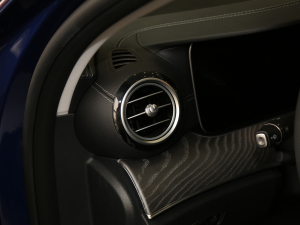 2021Ŀ E 300 L r\ п؅^