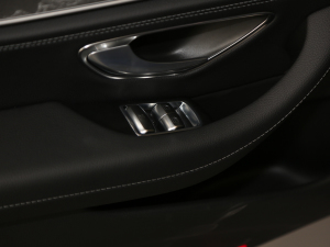 2021Ŀ E 300 L r\ п؅^