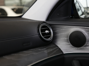 2021Ŀ E 300 L r\ п؅^