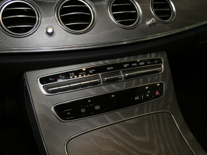 2021Ŀ E 300 L r\ п؅^