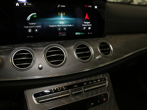 2021Ŀ E 300 L r\ п؅^