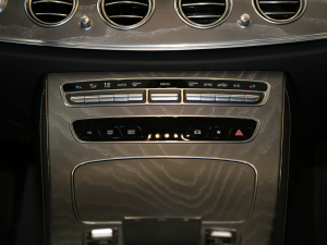 2021Ŀ E 300 L r\ п؅^