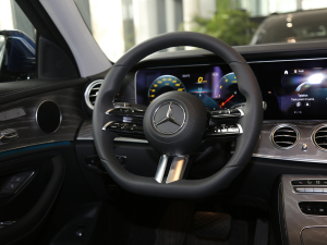 2021Ŀ E 300 L r\ п؅^