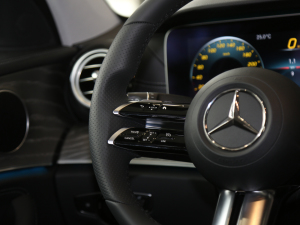 2021Ŀ E 300 L r\ п؅^