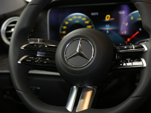 2021Ŀ E 300 L r\ п؅^