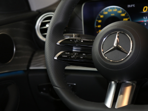 2021Ŀ E 300 L r\ п؅^