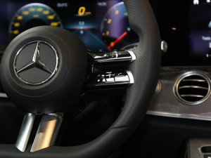 2021Ŀ E 300 L r\ п؅^