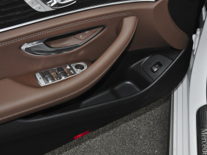 2021Ŀ E 300 L F ǰTg