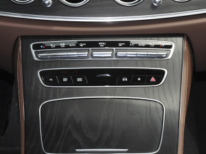 2021Ŀ E 300 L F п؅^