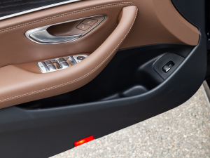 2021Ŀ E 260 L \ ǰTg