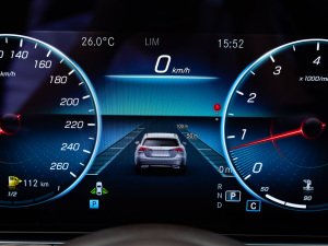 2021Ŀ E 300 L r п؅^