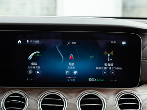 2021Ŀ E 300 L r п؅^