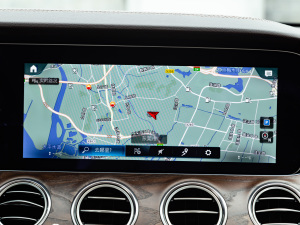 2021Ŀ E 300 L r п؅^