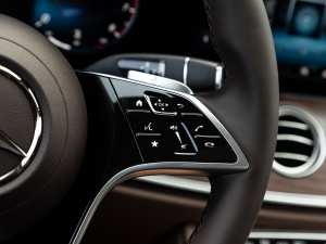 2021Ŀ E 300 L A п؅^