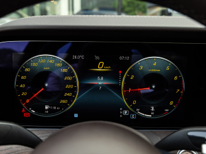 2021Ŀ E 300 L A п؅^