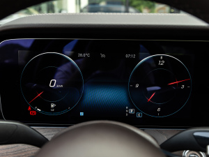 2021Ŀ E 300 L A п؅^